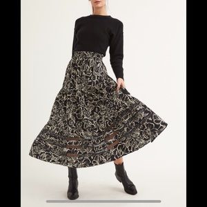 Mi Golondrina Falda Floral Blanca y Negro